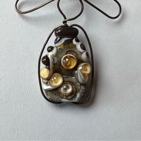 Vintage Handmade Unique Gold Wire and Stone Pendant Necklace - Picture 3 of 8